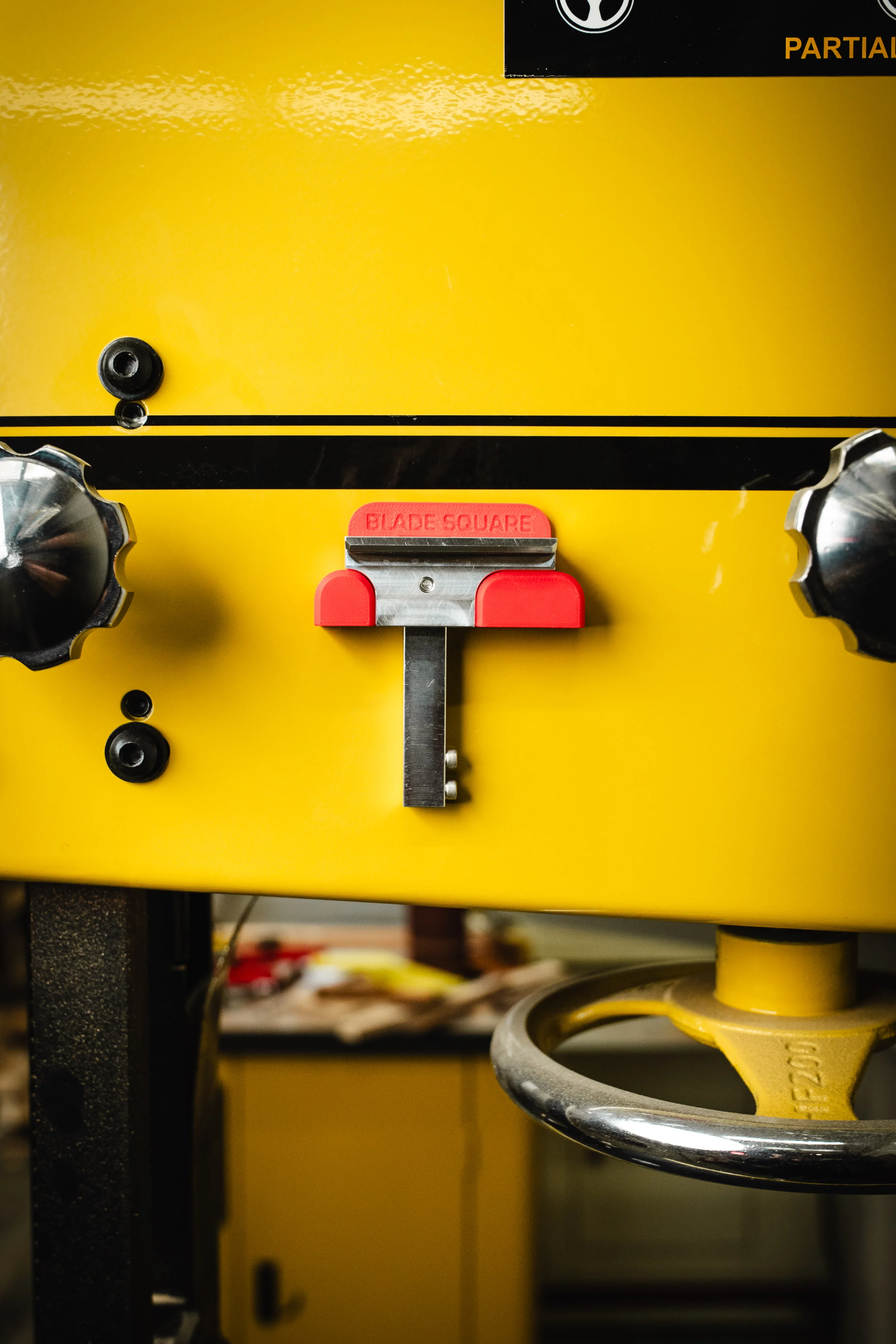 Bandsaw Blade Square: Precision Setup for Perfect Cuts - Image 3